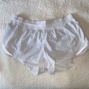 lululemon low rise hotty hot shorts size 10